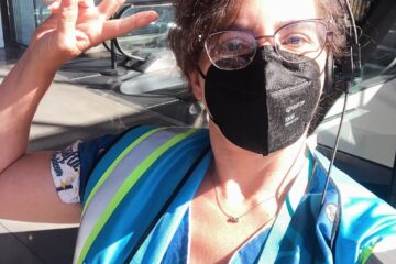 Marie in a mask flashing a peace sign with text below "On the blog: What does success change?"